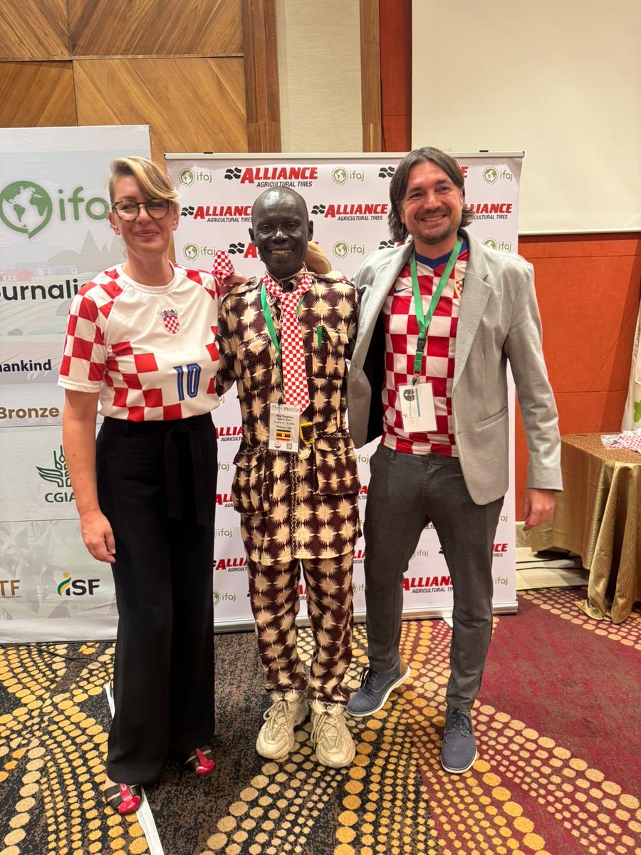 vstapic's tweet photo. U zemlji nestvarne prirode i skromnih ljudi, preuzeli smo zastavu @IFAJ te time i otvorili godinu Svjetskog Kongresa agrarnih novinara u 🇭🇷. 😊

O tome kako 🇰🇪 agrar izgleda, kakve tradicije baštine žitelji tamošnjih ruralnih prostora saznajte u narednim danima na @agroklub https://t.co/C4bo4nFTZh