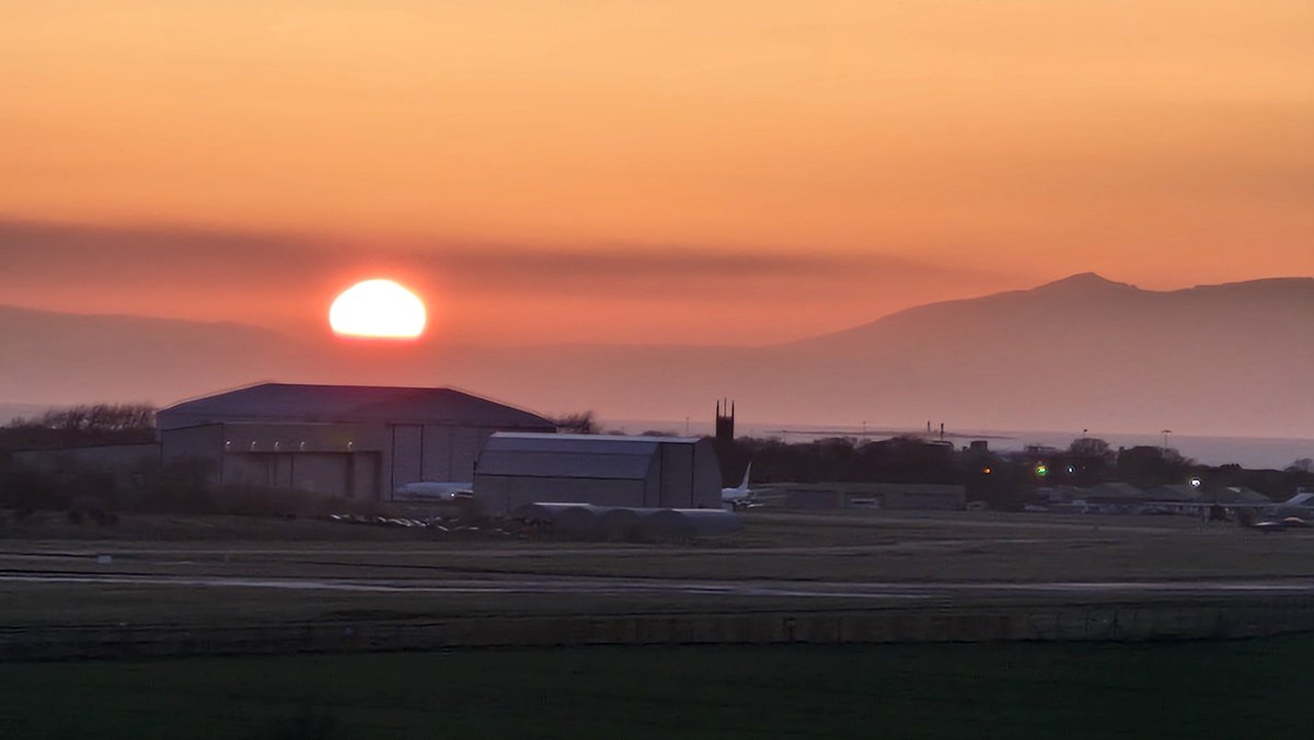 TechBrowsing's tweet image. Sunset over Prestwick airport 🌇