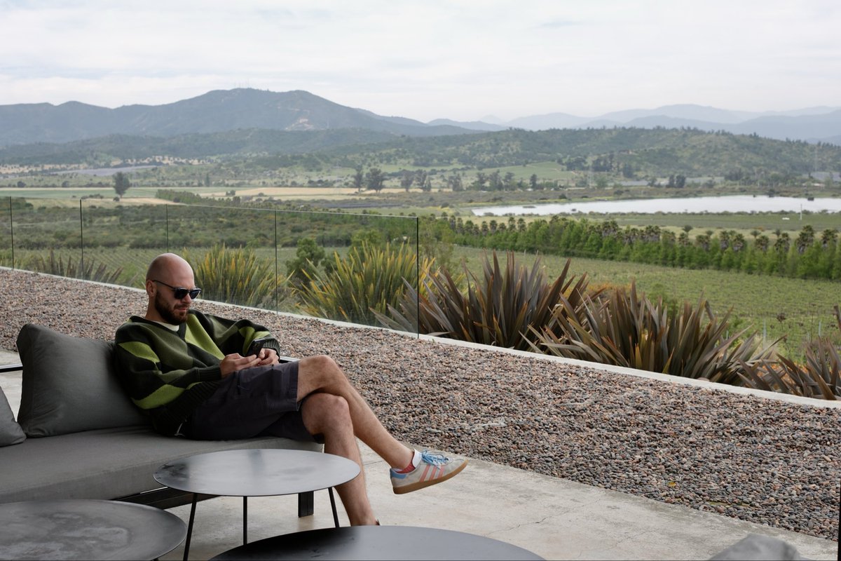 Иногда думаю, что хочу иметь возможность гонять в офис, а потом во вторник едешь на винодельню и что-то уже и не очень то и в офис хочется.