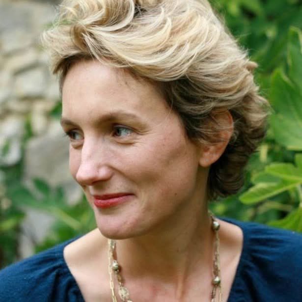 "Au bout de combien de temps oublie-t-on l'odeur de celui qui vous a aimée ? Et quand cesse-t-on d'aimer à son tour ?
Qu'on me tende un sablier."
Anna Gavalda, Je l'aimais