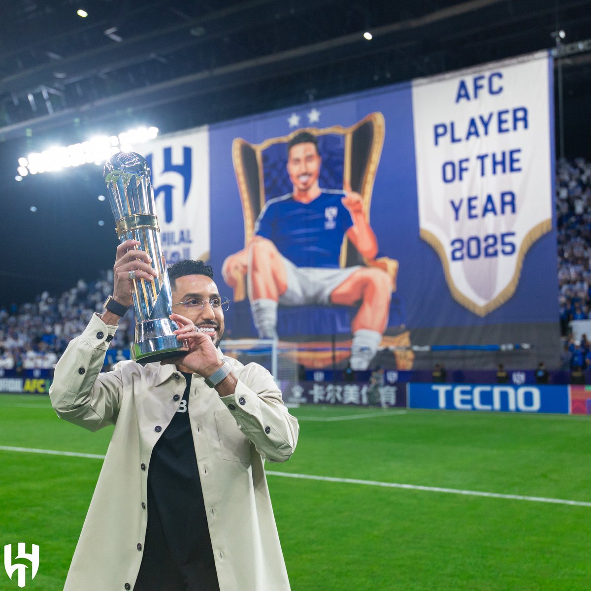 الأيقونة السعوديه 
سيد لاعبين اسيا 
سيد القارة.. سيّد اللحظات الكبرى 💙
من سطر اسمه في كل نهائي، ورفع الهلال ومعه راية الوطن..
وقاد المنتخب لثلاث نهائيات كأس عالم متتالية 🌍🇸🇦
ليس مجرد لاعب، بل تاريخ يُروى وملحمة تُدرّس.
الأسطورة العالمية 🔥
#سالم_الدوسري