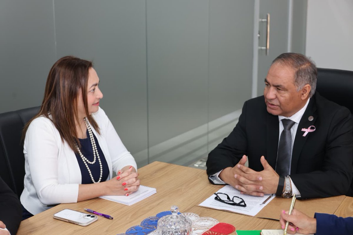 MTESS_PY's tweet image. #Cooperación| La viceministra de Empleo, @veronicalopezb2, mantuvo una reunión con el ministro de la Defensa Pública, Javier Esquivel, para establecer acciones que fortalezcan la atención a los trabajadores.
La cooperación conjunta apunta a brindar asesoramiento y asistencia a…