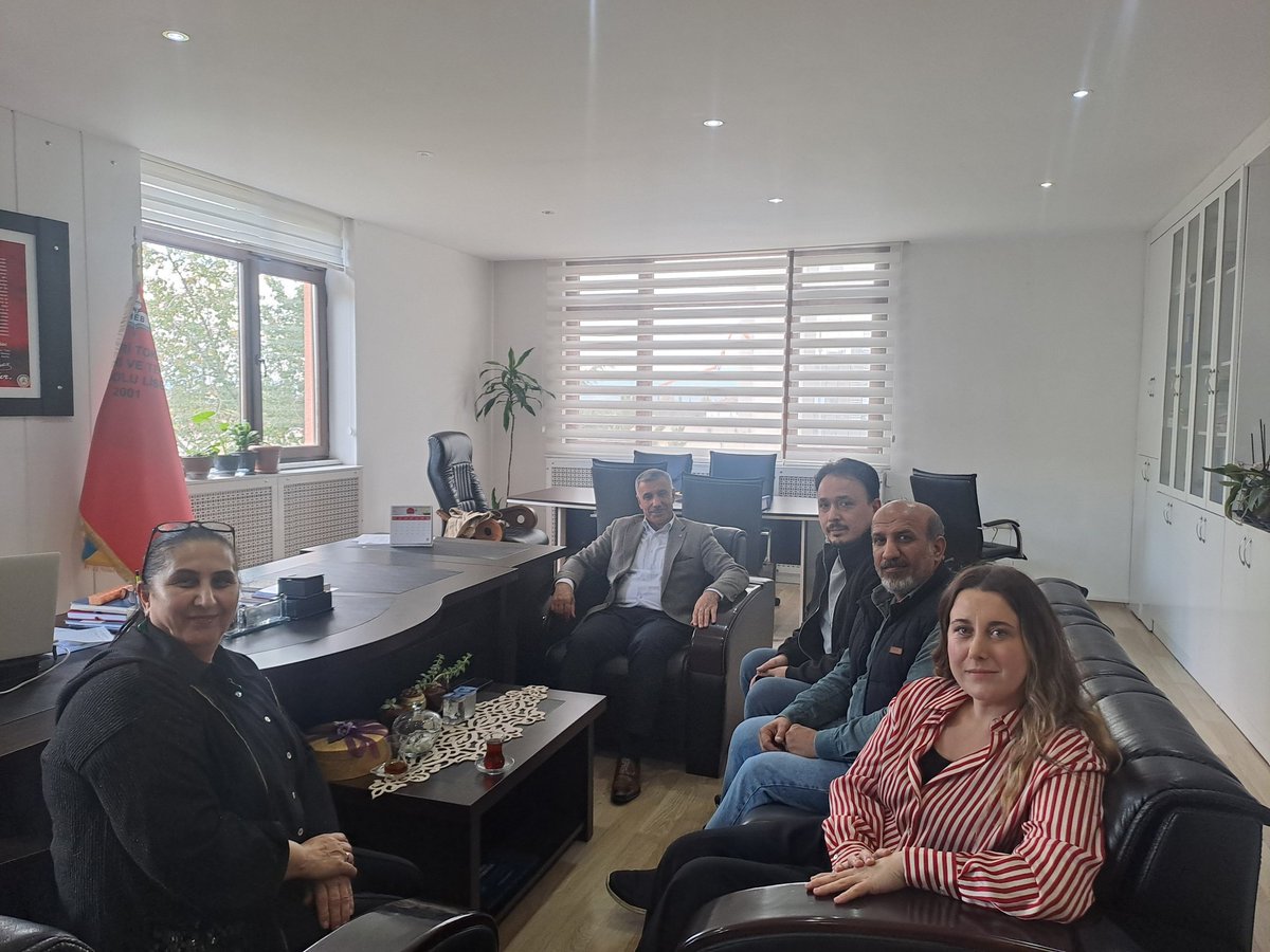 YaseminDogru16's tweet photo. İl Milli Eğitim Müdür Yardımcımız Sayın Yunus BULUT TEV Hayri Tokaman MTAL de bulunan ilk yardım ek sınıfımızı ziyaret etti.
Kurum yöneticileri ile istişarelerde bulundu. 
@Yusuf__Tekin 
@meb_dhgm 
@omurfatih 
@ozkan_meb 
@cemalunal_ 
@bursailmem16 
@bursaisg 
@yunusbulut1216 https://t.co/rNDSf2nLIU