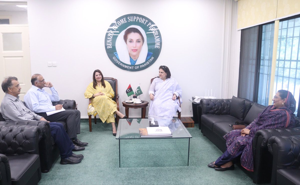 SssJunaid30006's tweet image. MPA Saima Agha met #BISP Chairperson Senator Rubina Khalid to congratulate her on the Senate victory and discuss the success of Sindh’s #BenazirTaleemiWazaif program along with upcoming training and empowerment initiatives.
#SaimaAgha #SenatorRubinaKhalid #PovertyAlleviation