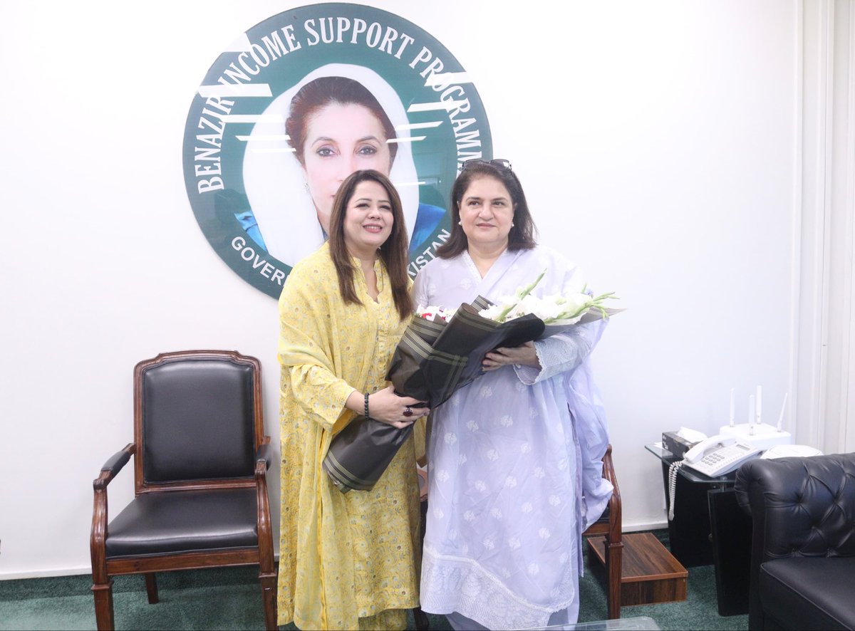 SssJunaid30006's tweet image. MPA Saima Agha met #BISP Chairperson Senator Rubina Khalid to congratulate her on the Senate victory and discuss the success of Sindh’s #BenazirTaleemiWazaif program along with upcoming training and empowerment initiatives.
#SaimaAgha #SenatorRubinaKhalid #PovertyAlleviation