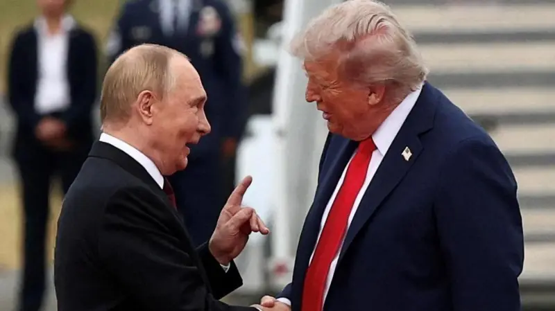 MarioNawfal's tweet image. 🇺🇸🇷🇺 THE BUDAPEST SUMMIT THAT NEVER WAS

The much-hyped Trump–Putin Budapest Summit has officially evaporated.

There are "no plans" for US President Donald Trump to meet Russia's Vladimir Putin "in the immediate future", a White House official has stated.

“Postponed