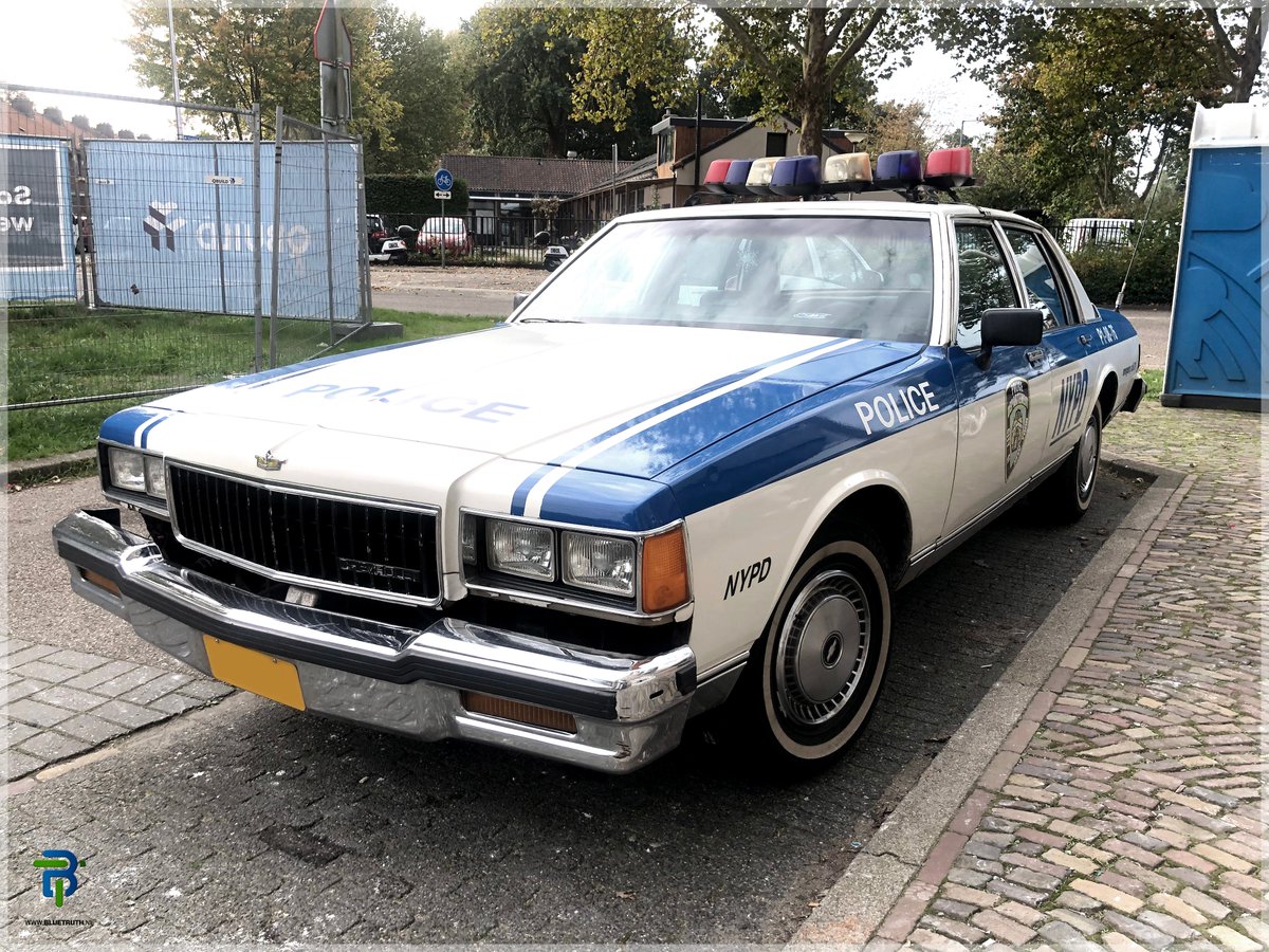 BlueTruthNL's tweet image. Tijdens een van onze ritten kwamen we een soortgelijk voertuig als onze wagen tegen, mogelijk met een politiehistorie. De achterbank doet voorkomen dat de wagen ooit dienst heeft gedaan als politieauto. Wij vonden dit exemplaar in ieder geval wonderschoon.
bluetruth.nl/actueel/replic…