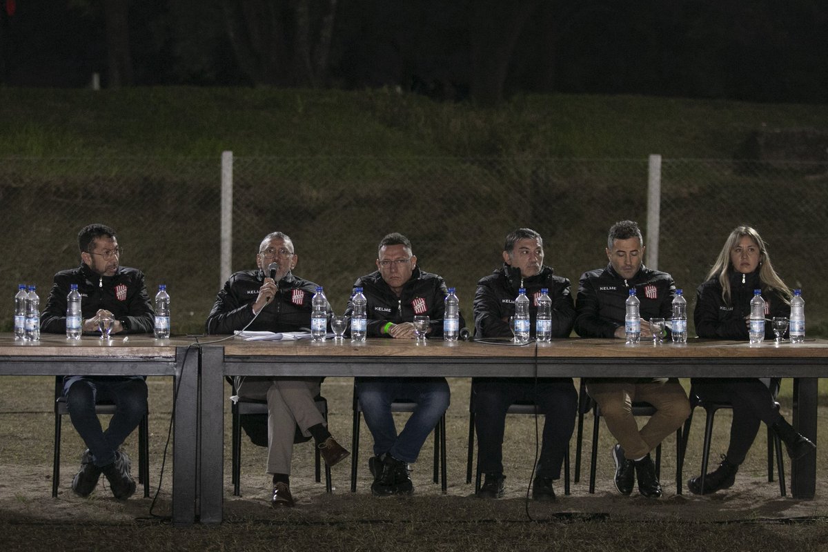 Por las dudas vayan guardando estás fechas relacionadas a la vida institucional de #Sanmartintuc: 

31 de octubre: Convocatoria para Asamblea Ordinaria.
3 de noviembre: Presentación de renuncia de la actual CD del club.
23 de noviembre: Elecciones en San Martín.