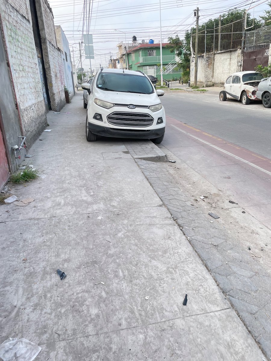 IvoryEtoo's tweet image. Autos estacionados en #ciclobia #Banqueta  en  calle . HIDALGO a su cruce con calle JALISCO , col. El Mante,  Zapopan, Jalisco.
@PoderAG_Zap
@MovilidadZap
@JaliscoVial
@ZapopanDen
@Trafico_ZMG
@Linea_Zapopan
@ZapopanGob
@MovilidadZap