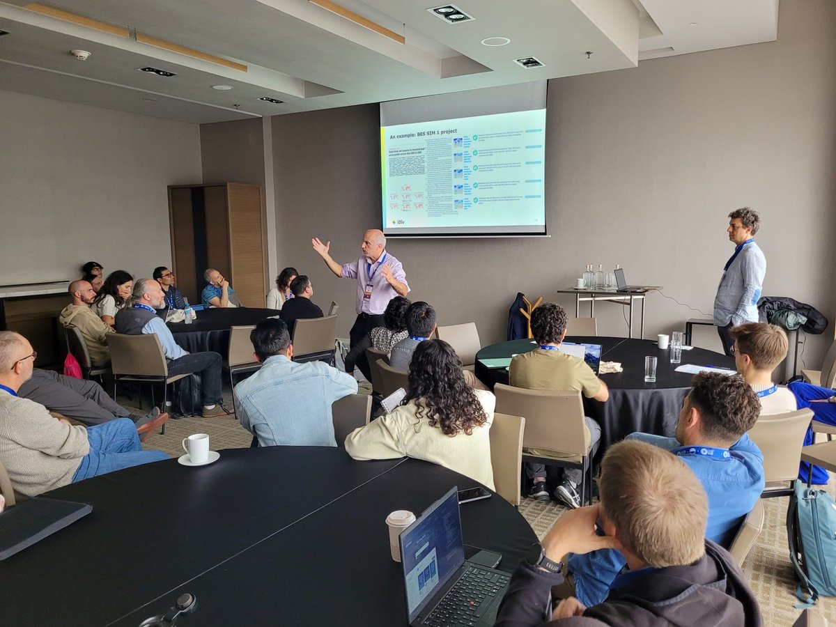 Presenting the ⁦<a href="/GEOBON_org/">GEO BON</a>⁩ <a href="/ebvportal/">EBV Data Portal</a> at #livingdata. Cool to see so much interest in our #opendata initiative ⁦<a href="/idiv/">iDiv Biodiversity Research</a>⁩.