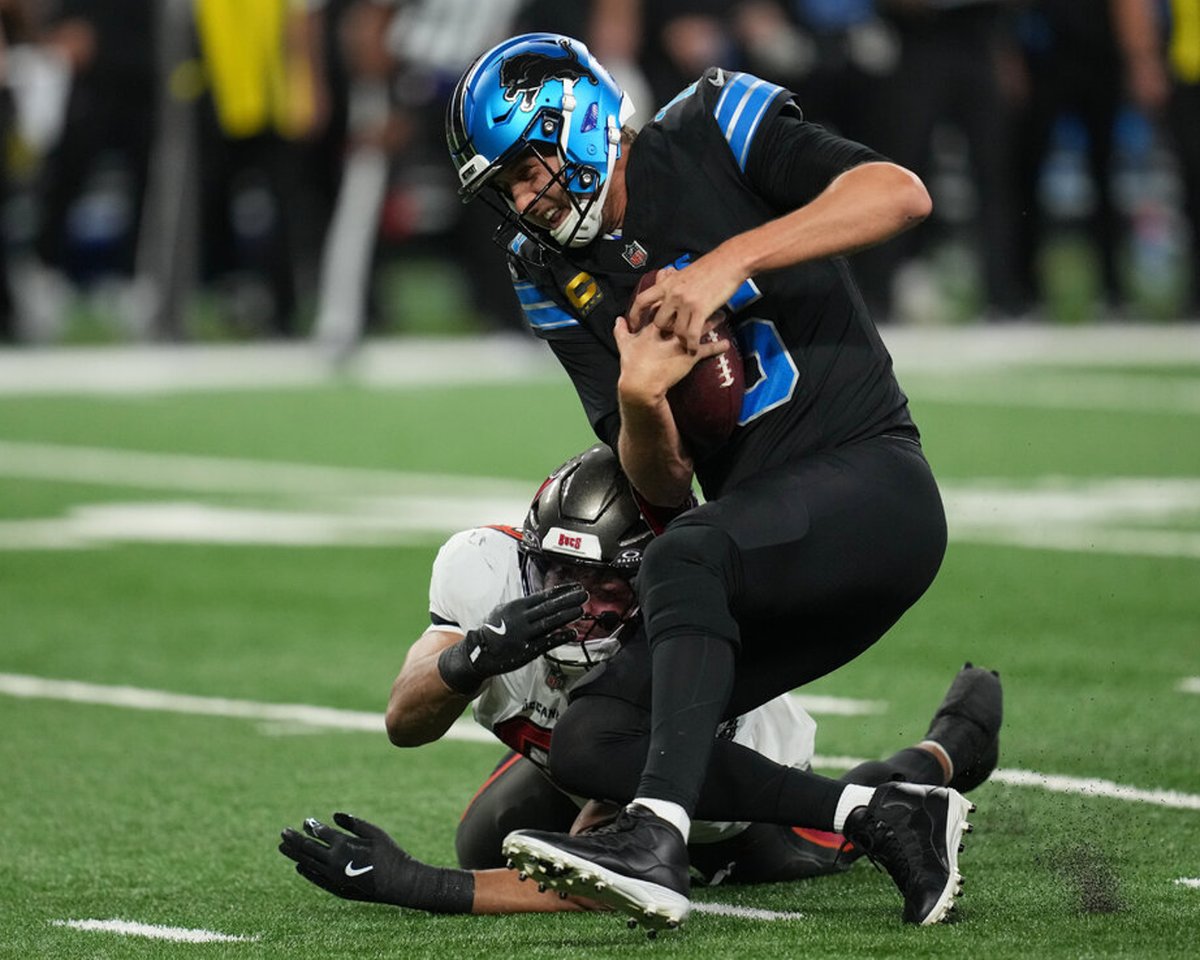 The Panther postgame link up 🤝

<a href="/Sirvocea/">Voss</a> x Erick Hallett