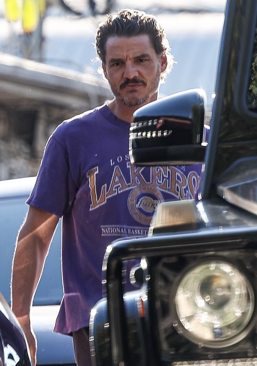 pascalarchive's tweet image. Pedro Pascal spotted leaving the gym today in Los Angeles