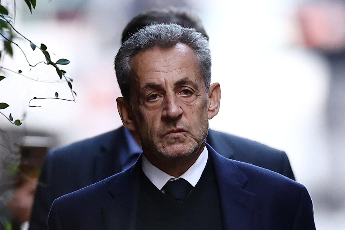 Le Parisien (@le_parisien) on Twitter photo Nicolas Sarkozy incarcéré : deux policiers chargés de la sécurité de l’ex-président installés dans une cellule voisine
➡️ l.leparisien.fr/zNBn Nicolas Sarkozy incarcéré : deux policiers chargés de la sécurité de l’ex-président installés dans une cellule voisine
➡️ l.leparisien.fr/zNBn