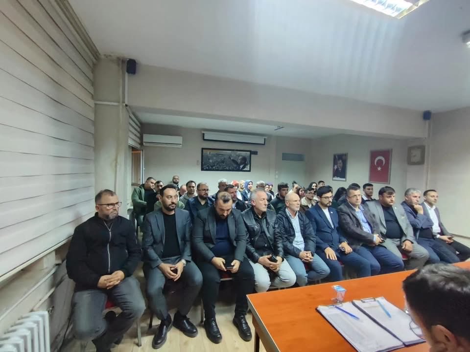 İlçe Daraltılmış Divan Toplantımızı İl Başkan Yardımcımız <a href="/BilalTutus/">Bilal TUTUŞ</a> , İl Koordinatörlerimiz, İlçe Yöneticilerimiz, Meclis Üyelerimiz, Belediye Başkanımız <a href="/FatihKarabatiTR/">Fatih Karabatı</a> , Kadın Kollarımız ve Gençlik Kollarımız ile gerçekleştirdik. 

Toplantımız Hayırlara Vesile Olsun.