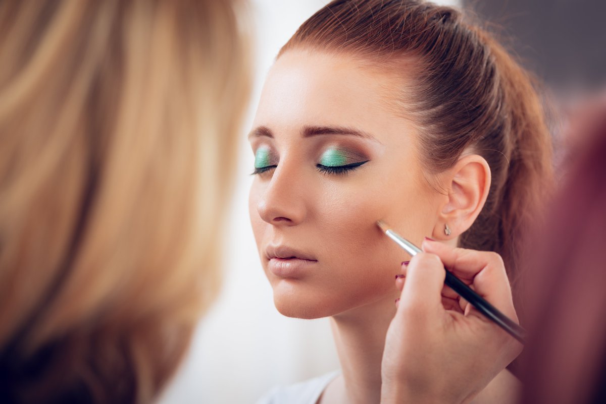 LooksBlush24's tweet image. Discover gorgeous eyeshadow ideas with easy step-by-step tutorials! From soft glam to bold shimmer, learn to perfect your eye makeup like a pro. Save your favorite look &amp;amp; try it today! Read the complete guide here: Link in bio 👆

#EyeshadowTutorial #MakeupInspo #EyeMakeupIdeas