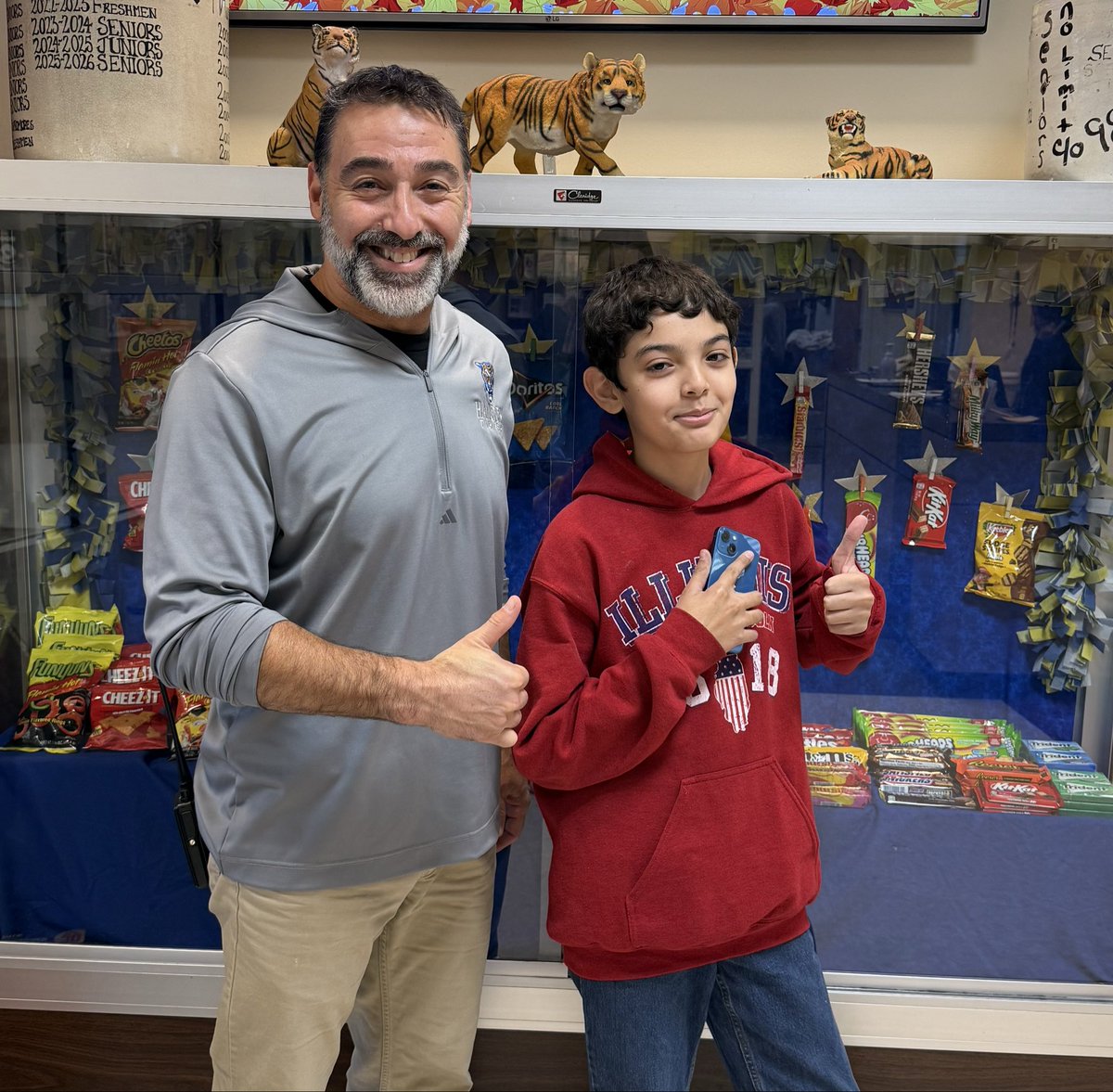 Congrats to our 1st quarter RHR coin winner, Mahdi Al-Shadod! Mahdi exemplifies our school values and contributes positively to our culture each and every day! #hpsdtigers
