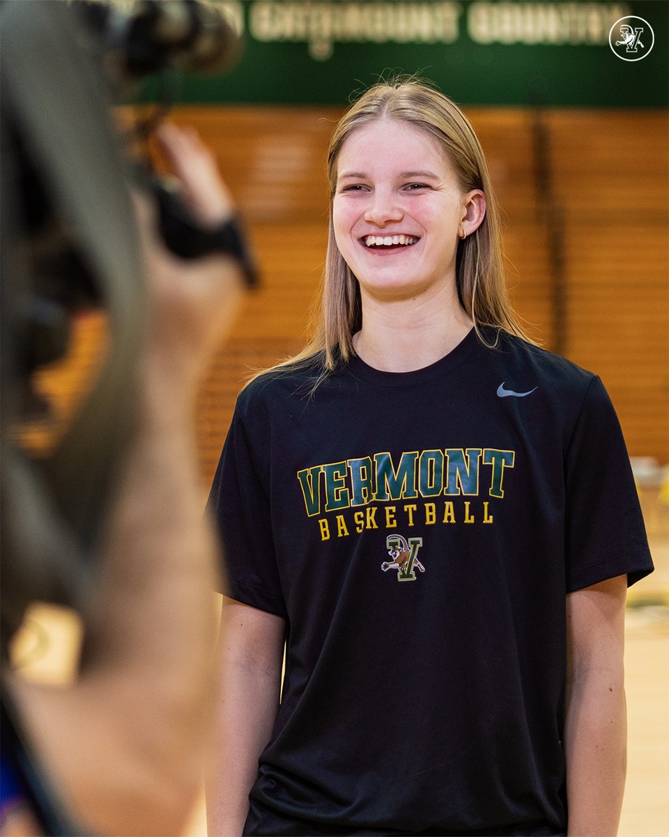 UVMathletics's tweet image. 𝐔𝐕𝐌 𝐁𝐚𝐬𝐤𝐞𝐭𝐛𝐚𝐥𝐥 𝐌𝐞𝐝𝐢𝐚 𝐃𝐚𝐲 𝐩𝐫𝐞𝐬. 𝐛𝐲 𝐃𝐨𝐦𝐢𝐧𝐨'𝐬