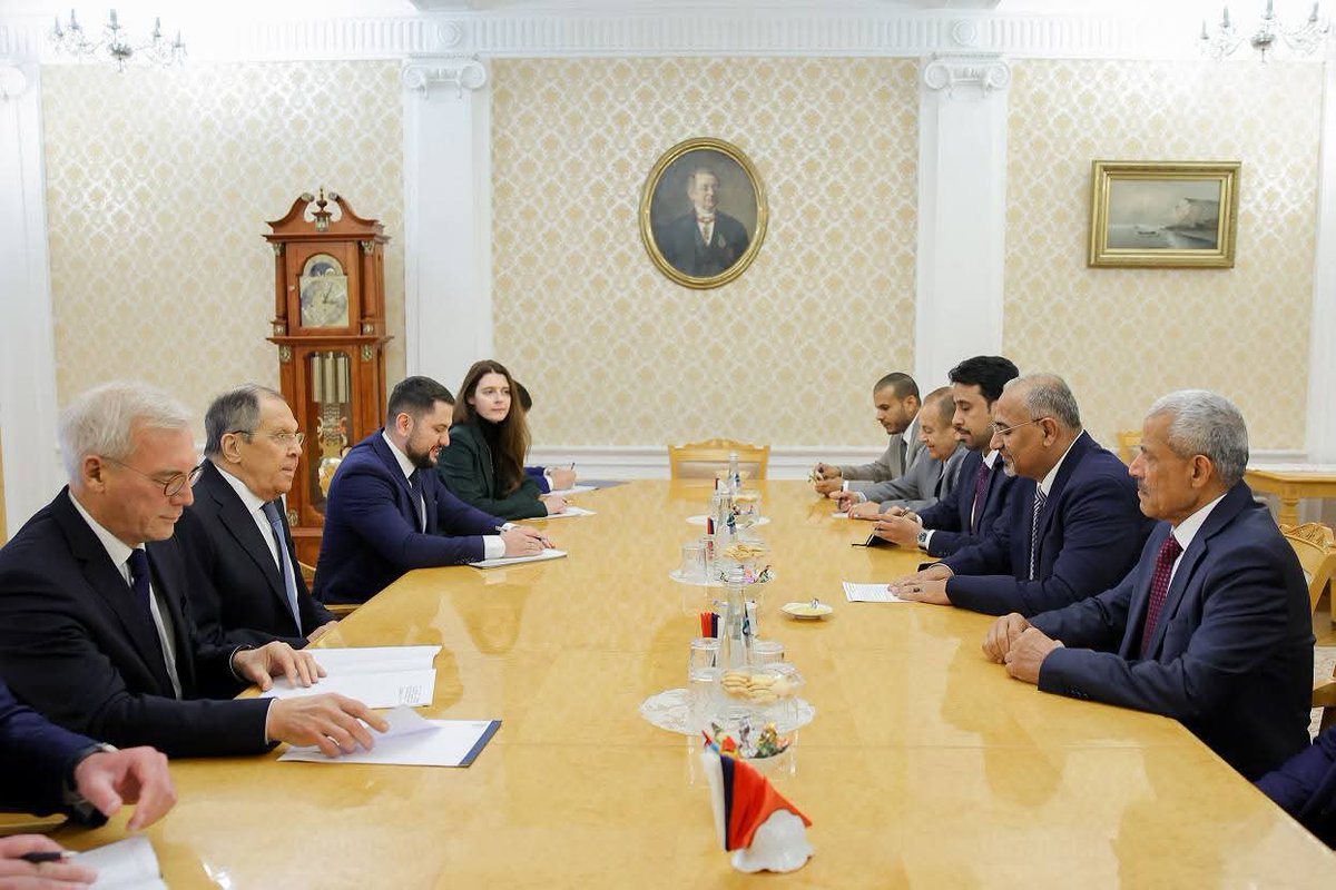 الرئيس الزُبيدي يصل موسكو ويلتقي وزير خارجية روسيا الاتحادية
الثلاثاء ٢١ أكتوبر ٢٠٢٥ م
وصل الرئيس القائد عيدروس قاسم الزُبيدي، رئيس المجلس الانتقالي الجنوبي، نائب رئيس مجلس القيادة الرئاسي، عصر اليوم الثلاثاء، إلى العاصمة الروسية موسكو، في زيارة رسمية يجري خلالها لقاءات رفيعة