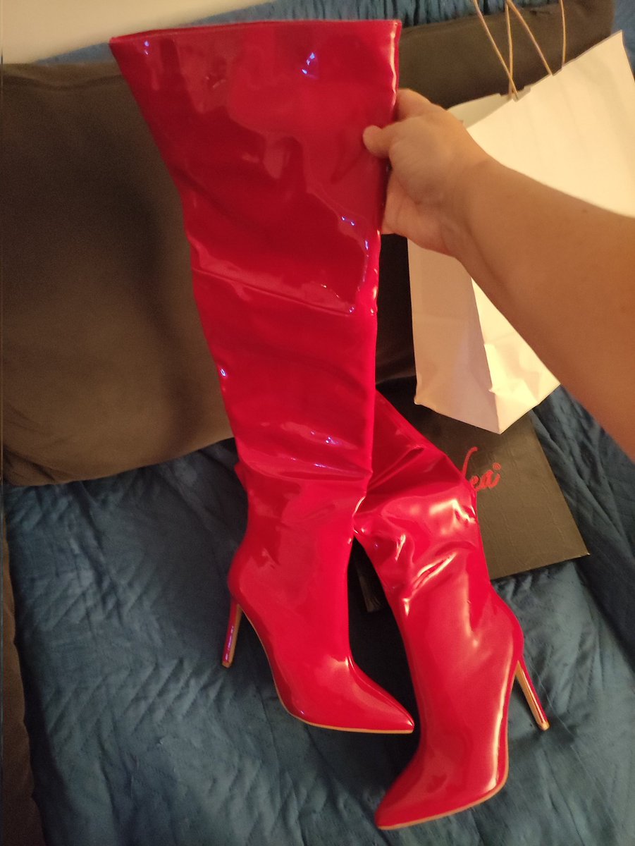 No me pude resistir 🥹 

Quieres ver una foto luciéndolas?

Aporta
Bizzum +34684339434
Revolut @LadyRebeca