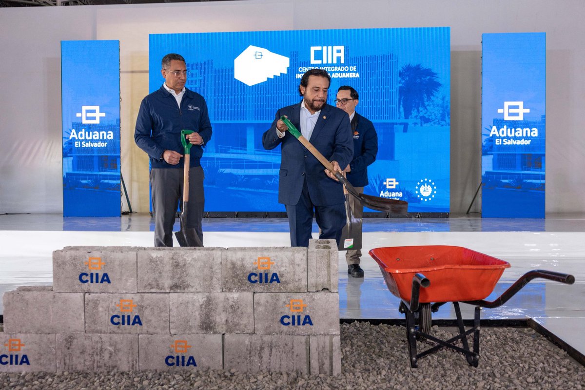 El Centro Integrado de Inteligencia Aduanera (CIIA) transformará la gestión aduanera del país:

🔹 Mayor control y trazabilidad de mercancías
🔹 Despachos más ágiles y seguros
🔹 Tecnología de punta para combatir el contrabando y fortalecer la transparencia