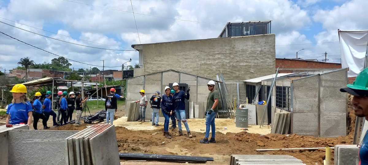 🫶 En Autopistas del Café creemos en el poder de construir juntos.
Gracias al compromiso y entrega de nuestros voluntarios Conecta con Fundación Grupo Argos, hoy Maritza y su familia tienen un nuevo hogar lleno de esperanza.

📸Estas son algunas fotos de los dos días de