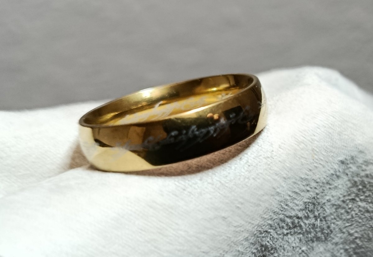 SchaMartin's tweet photo. Selbst Gemachter Herr Der Ringe (Der Eine Ring) 
Mit Laser Gravur Aussen und Innen
Grösse 13 (22,3 mm)
Dünn vergoldet 
Innenmaterial Edelstahl https://t.co/OzGKMqwtCH