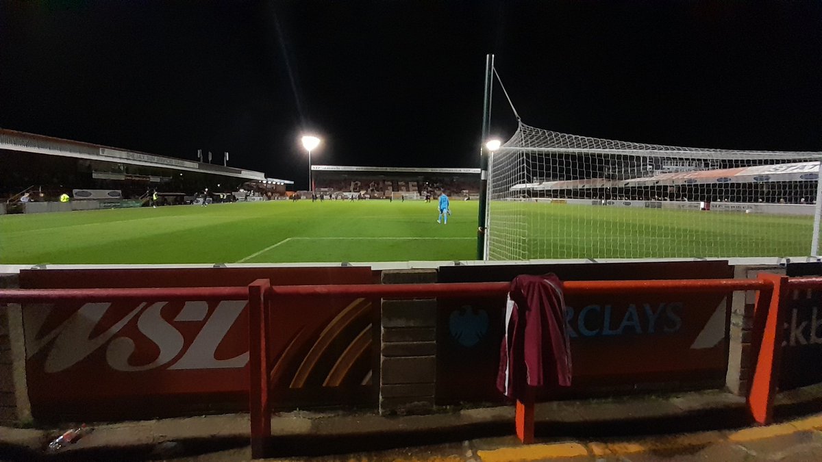 Ht <a href="/Dag_RedFC/">Dagenham & Redbridge</a> 1-2 <a href="/HorshamFC/">Horsham FC</a>, Daggers go into the break down by one Horsham took the lead after 4 mins but daggers got it level from the penalty spot 10 mins later <a href="/Aj__hemmings/">𝑨𝒔𝒉𝒍𝒆𝒚 𝑯𝒆𝒎𝒎𝒊𝒏𝒈𝒔</a> the scorer but on 34 mins a Horsham shot takes a deflection off Graham to have Horsham take the lead
