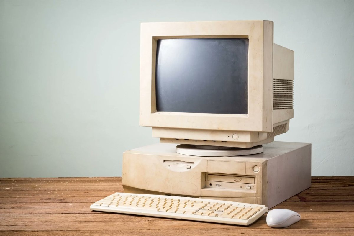TechLab_UK's tweet image. All PCs used to fit under your monitor.