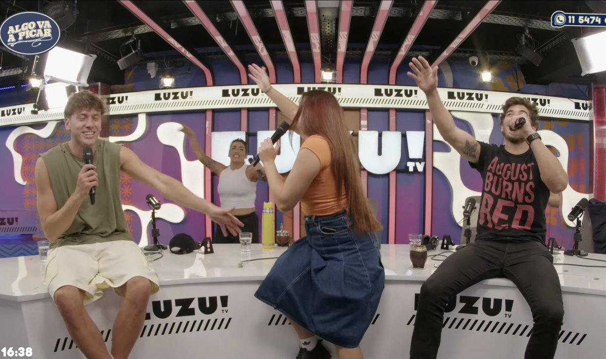 goni_ot94's tweet image. No te preocupes el salón es tranqui
El salón:
#AlgoVaAPicar #Avap #luzutv