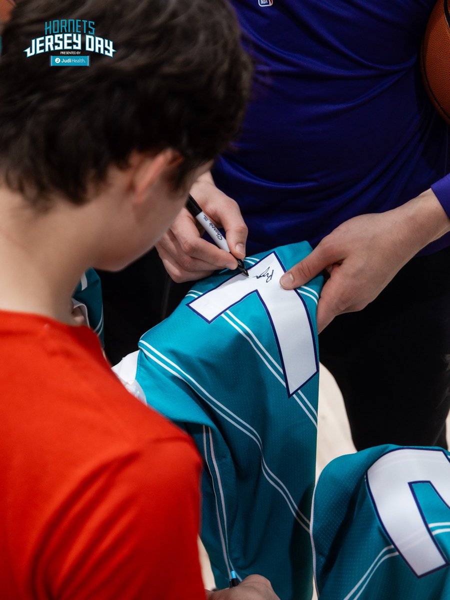 hornets's tweet image. celebrated jersey day presented by Judi Health with our friends at @Thompsoncff! shout out to kon, grant, and pat for making these kids’ day 🌟