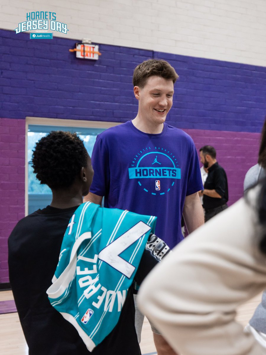hornets's tweet image. celebrated jersey day presented by Judi Health with our friends at @Thompsoncff! shout out to kon, grant, and pat for making these kids’ day 🌟