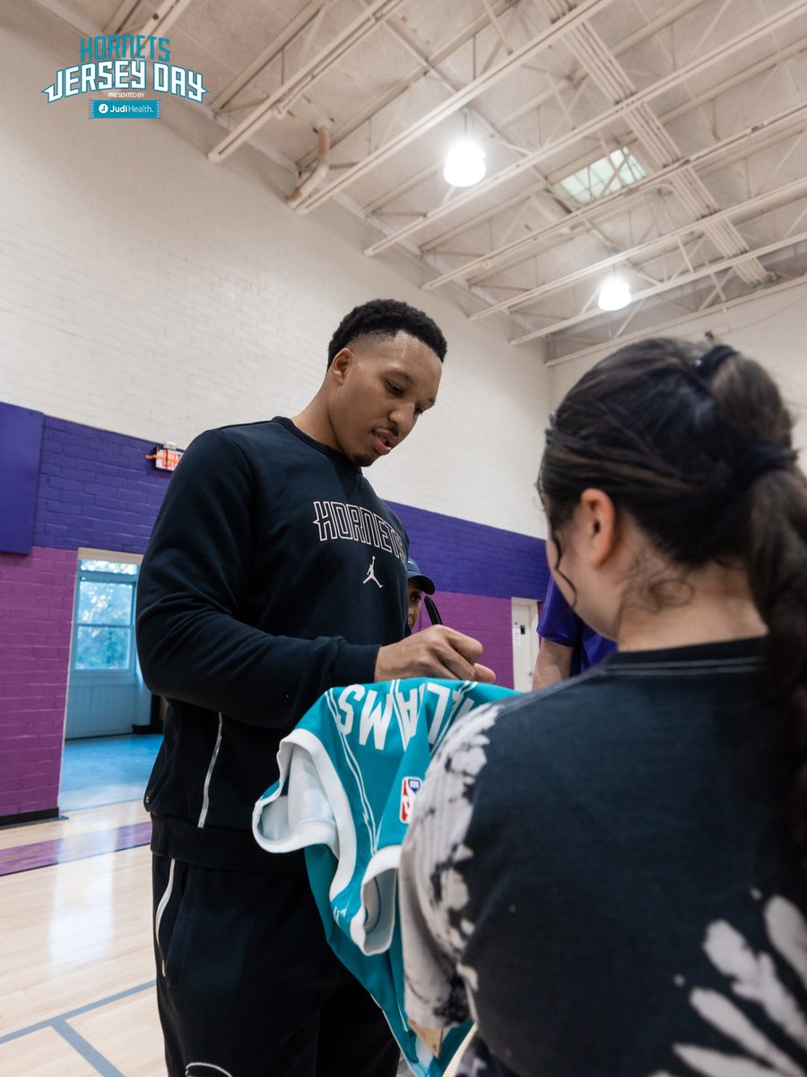 hornets's tweet image. celebrated jersey day presented by Judi Health with our friends at @Thompsoncff! shout out to kon, grant, and pat for making these kids’ day 🌟