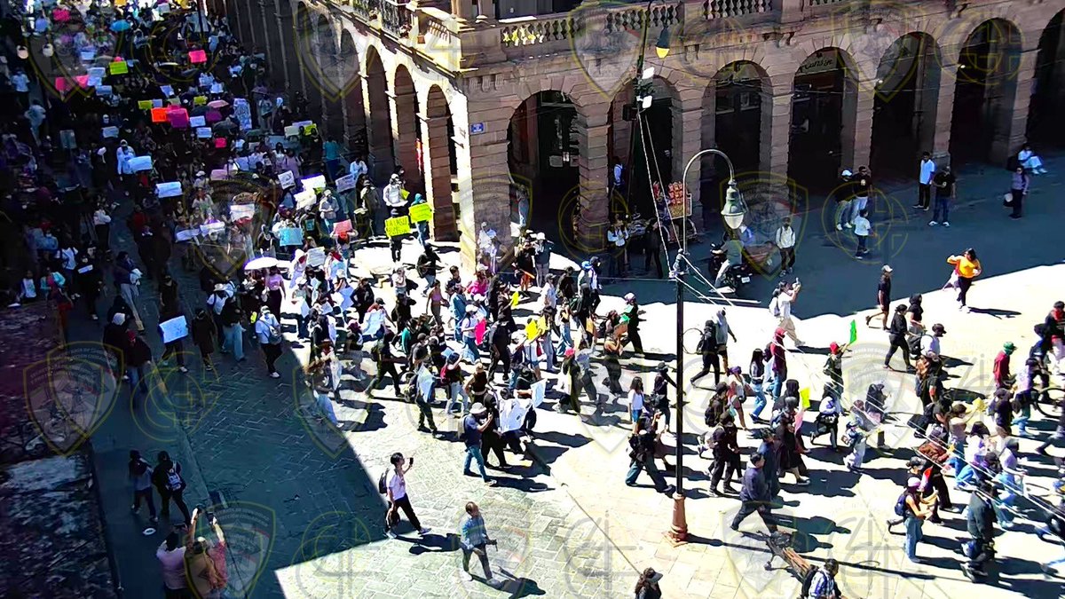 SSPCSLP's tweet image. ⚪️🔵 #ReporteVial 🚨#VialidadSLP 

⚠️Actualización 

👉🏻Contingente que avanzaba sobre av. Venustiano Carranza arribó a Plaza Fundadores

👉🏻Contingente que avanzó sobre glorieta Juárez, se dirigió hacia av. Universidad, están por ingresar a zona de la Alameda por Othón
