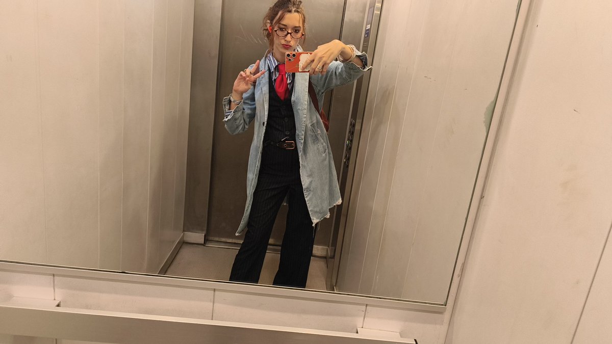 bjr qui pr me faire des bisous et dormir avec moi regardez jss jolie