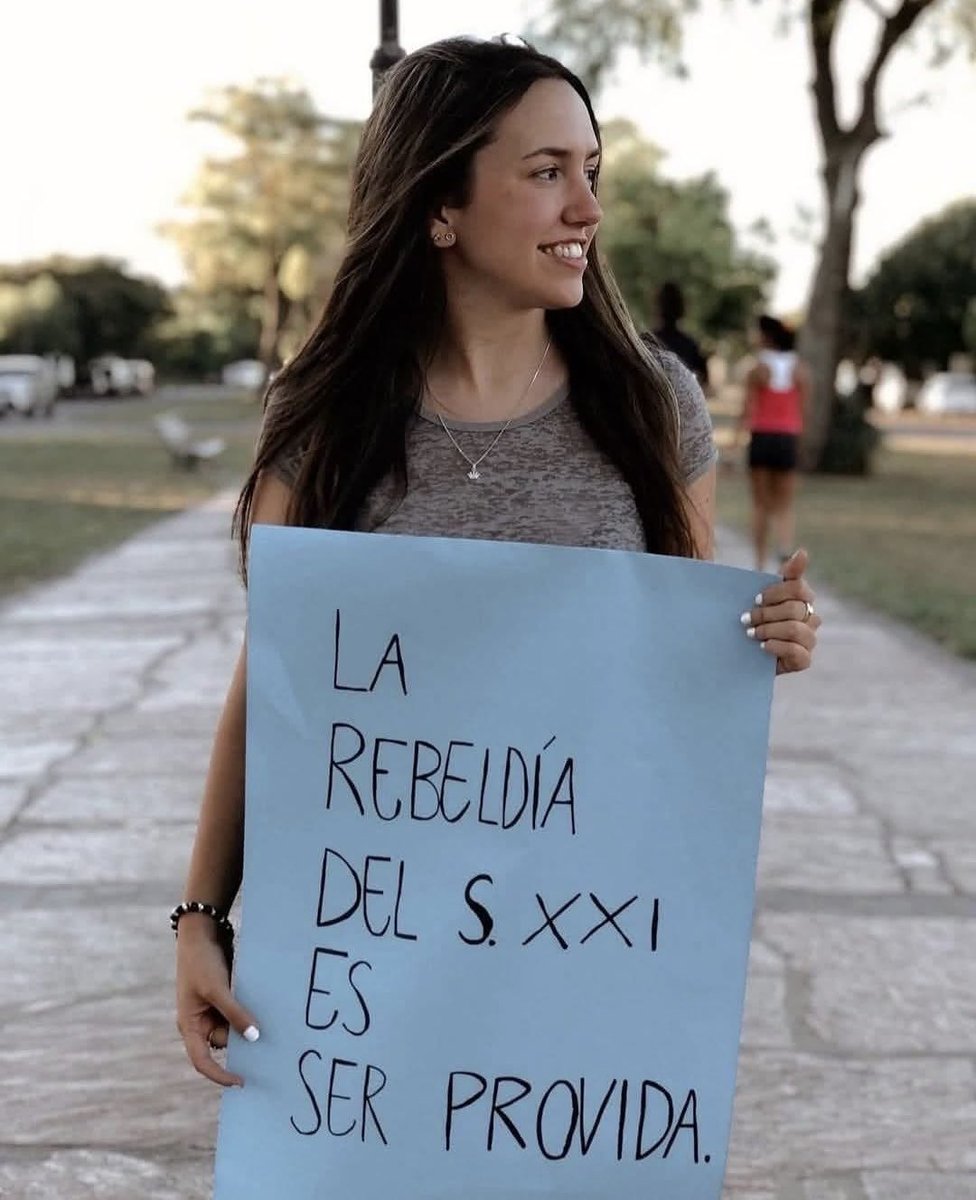 CarlRamirezA's tweet image. FORMA parte de la REBELDÍA del siglo XXI. No te dejes llevar por la LOCURA DE LAS MASAS. 👨🏻‍💻