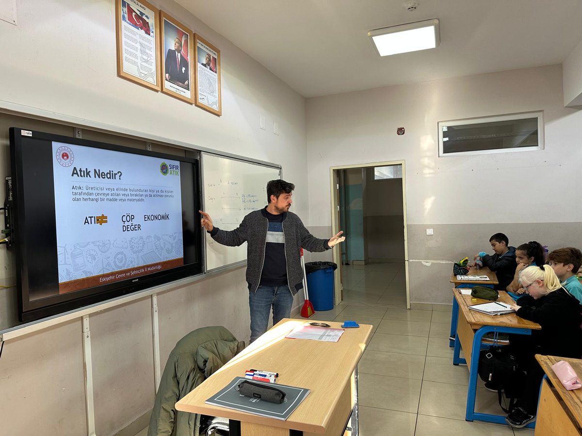 Gelecek nesillere yaşanabilir şehirler bırakmak vizyonuyla Canik İlçe Milli Eğitim Müdürlüğü çocuklara çevre bilinci kazandırmak amacıyla öğrencilerimize sıfır atık konulu eğitim verdi.