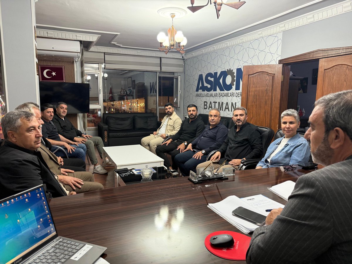 Haftalık yönetim kurulu toplantımızı şube başkanımız <a href="/selmannasiroglu/">M.Selman Nasıroğlu</a> başkanlığında yönetim kurulu üyelerimizin katılımıyla dernek binamızda yaptık.