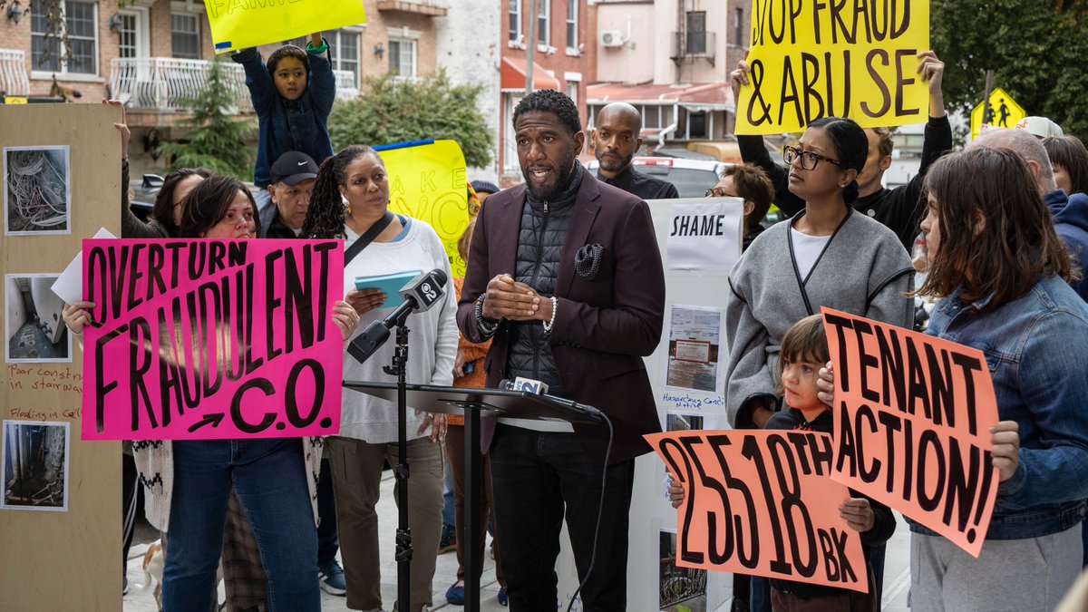 nycpa's tweet image. While negligent landlords may be shameless, exposing their predatory practices works.
That's what the tenants at 55 18th Street are doing: demanding that the DOB revoke the order giving their landlord cover, and mandate repairs and an end to unit deregulation.