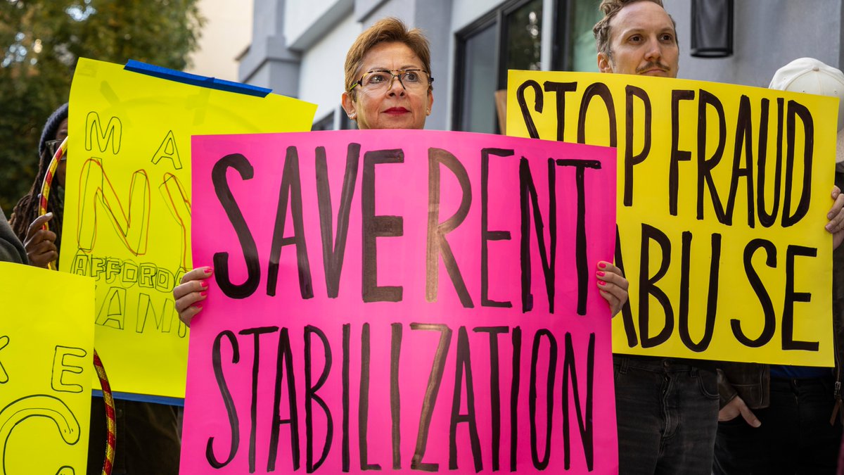 nycpa's tweet image. While negligent landlords may be shameless, exposing their predatory practices works.
That's what the tenants at 55 18th Street are doing: demanding that the DOB revoke the order giving their landlord cover, and mandate repairs and an end to unit deregulation.