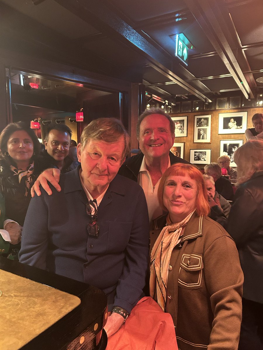 Great to meet you at <a href="/ronniescotts/">Ronnie Scott's</a> tonight <a href="/RobbieVincent/">Robbie Vincent</a>. <a href="/BobJamesMusic/">Bob James</a> you were all amazing 👏 👏 👏