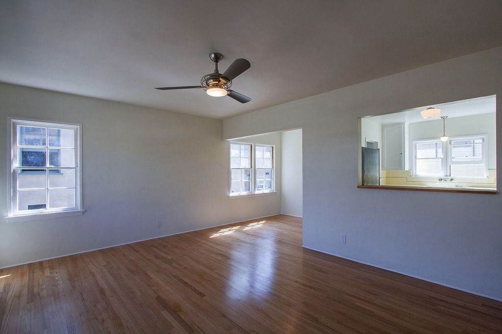 writerkathymcd's tweet image. Cool 2BR/1BATH echopark #angelinoheights bungalow for RENT in #losangeles zillow.com/homedetails/81…