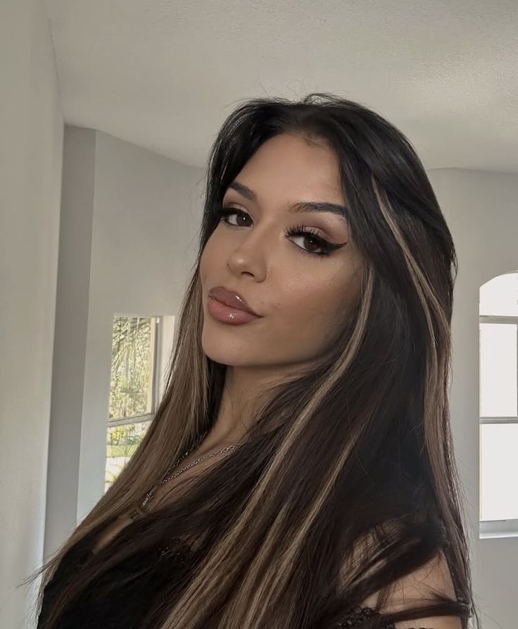 LIVinXElayna's tweet image. 🖤🖤