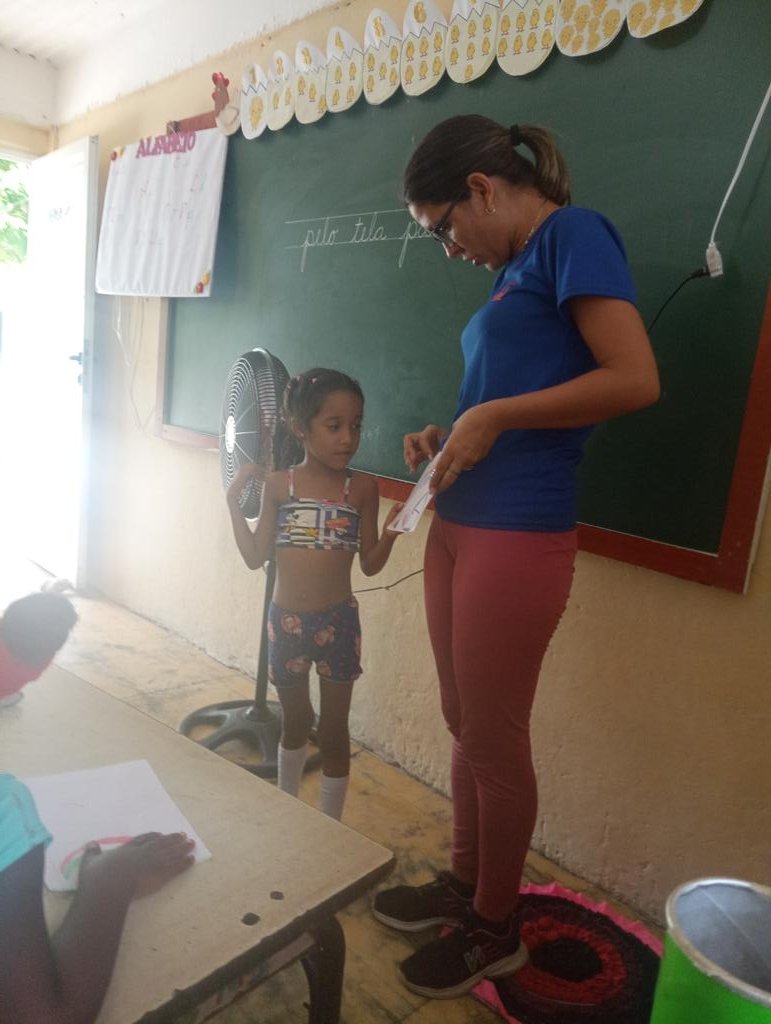 Actividad complementaria: "Pintando mi arcoiris", impartida por la profesora instructora de teatro Ayeimis González Hernández con los escolares de 1er grado de la institución educativa Melanio Hernández Hernández de Tuinucú. #Taguasco #CulturaTaguasco
#BjmPresente