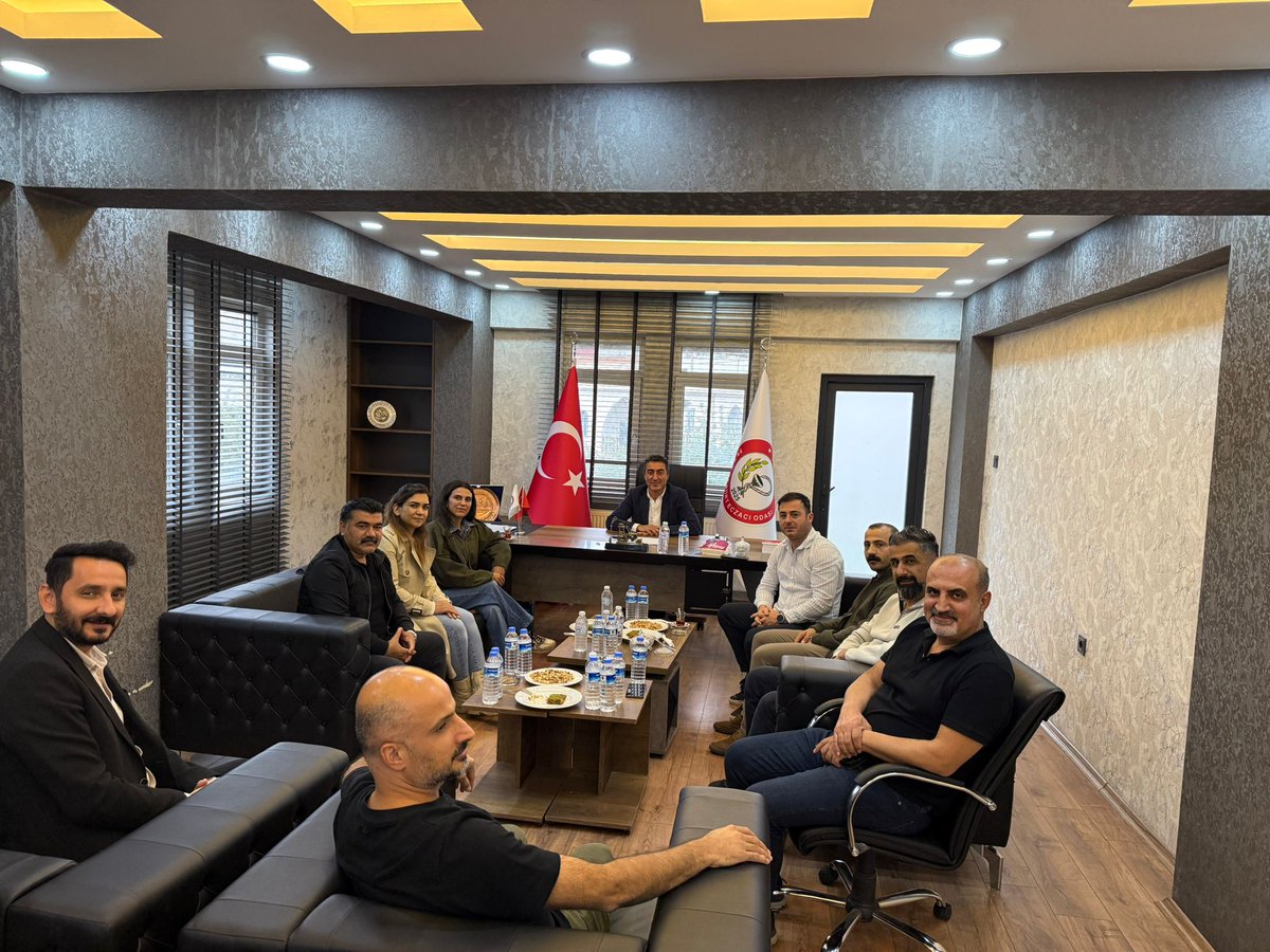 Yakın zamanda şube olan Siirt Eczacılar Odası ve yeni yönetimine tebrik ziyareti. Misafir perver yöneticilerimize teşekkür ederiz ve başarılar dileriz
#siirt