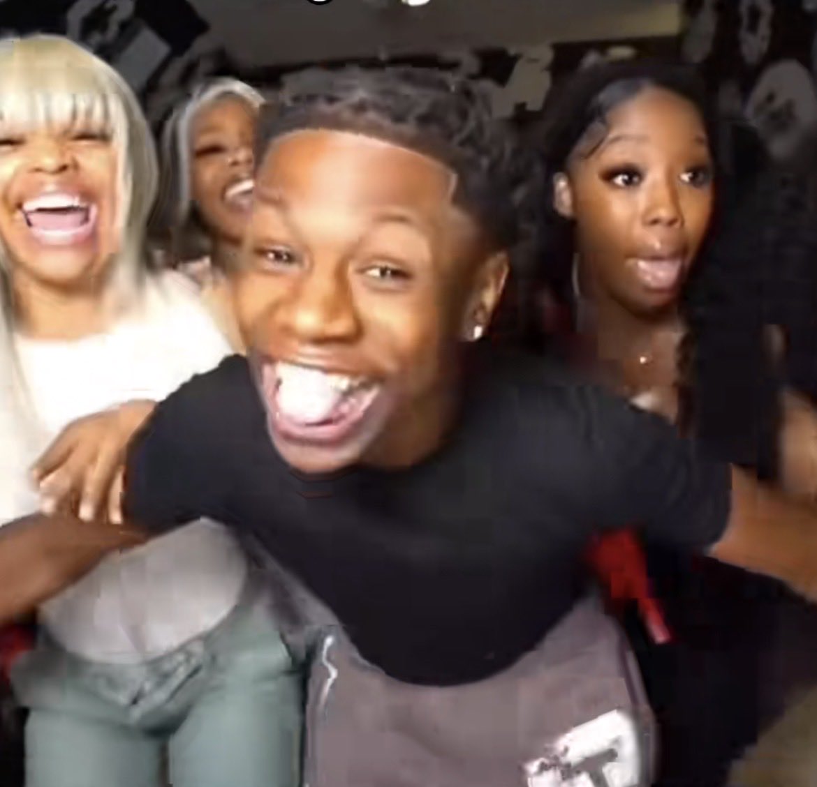 Yo bitch favorite rose😘22 tweet media