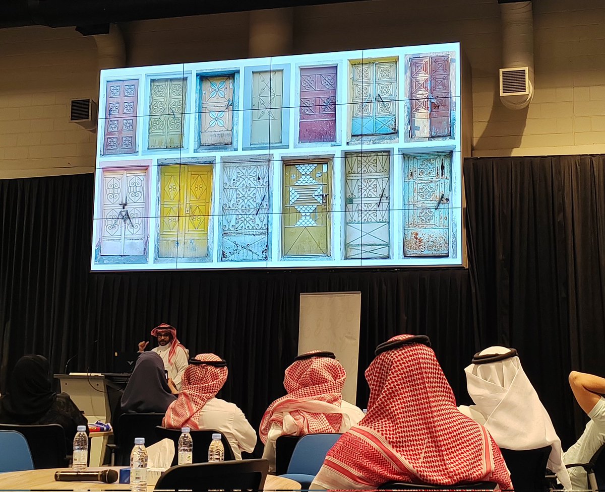 Victory_000's tweet photo. "المكان ليس مجرد جزء من الفرغ بل هو قطعة من الذاكرة" ✨

جزيل الشكر لنادي وسم الثقافي لإقامة أمسية "الذاكرة البصرية" @wasmalthaqafy
والشكر الجزيل للمعماري عمير البيشي الذي جعلنا ندرك تفاصيل المكان وأثره على النفس https://t.co/4O5cMYqJ9T
