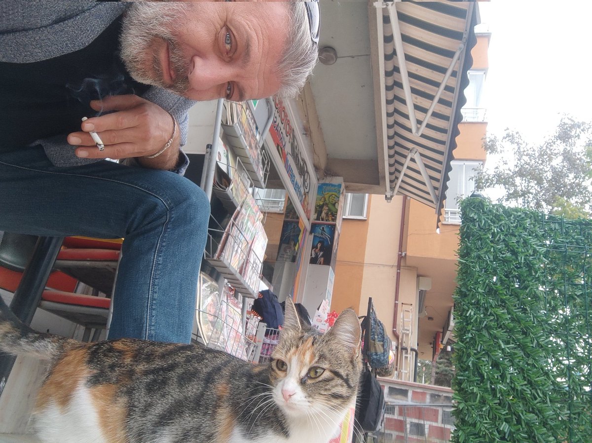 Bu nazı sen mene yarım
Bircede az eylesene...