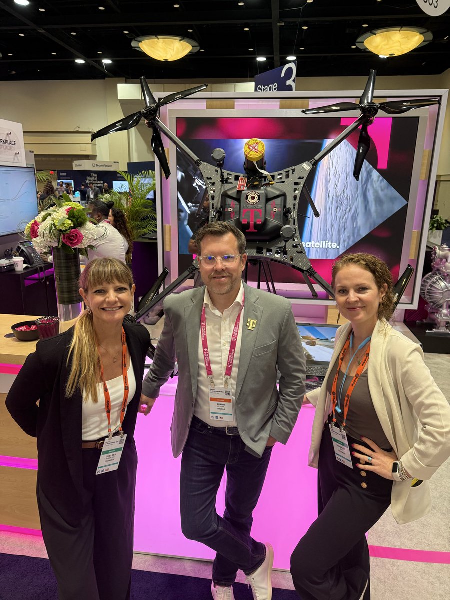 Chels_LA's tweet image. How cool is this drone at the @TMobileBusiness booth at Gartner® IT Symposium/Xpo™? 🤩
@BevEve and I chatted w/ Shawn Sutter after his presentation on how @T_Priority is helping safeguard critical communications. Truly inspiring work!
Innovate25 | T-Mobile for Business Partner