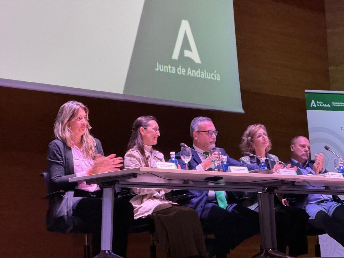 🗣️ Ilm. Sr. Viceconsejero de Desarrollo Educativo y Formación Profesional de la <a href="/EducaAnd/">Consejería Desarrollo Educativo y FP</a> ➡️
𝐏𝐚𝐛𝐥𝐨 𝐐𝐮𝐞𝐬𝐚𝐝𝐚 𝐑𝐮𝐢𝐳 da la bienvenida a la👇

▶️ 𝐉𝐨𝐫𝐧𝐚𝐝𝐚 𝐑𝐞𝐠𝐢𝐨𝐧𝐚𝐥 𝐝𝐞 𝐥𝐚 𝐈𝐄𝐀 sobre aspectos clave en Formación Profesional y Atención a la Diversidad