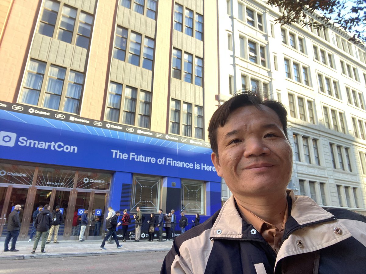 thanhnhaweb3's tweet image. Day 1 at Chainlink SmartCon NYC 2025 🚀
The future of finance is onchain — from stablecoins &amp;amp; RWAs to AI-powered innovation.
CRE + CCC = scalable, private, cross-chain finance.
#SmartCon2025 #Chainlink #Web3 #OnchainFinance